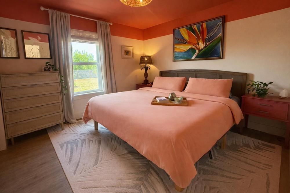 Second Bedroom / Lei Flower Guest Suite